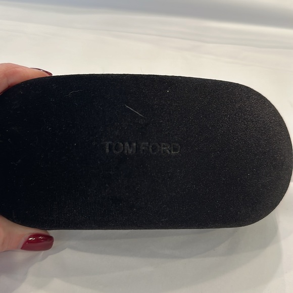 🕶️ Brown Velvet Tom Ford Glasses Case 🕶️ - Picture 2 of 2